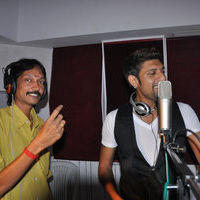 Malaysia Singer Anand sings for Oru Nadigaiyin Vakkumoolam | Picture 85880